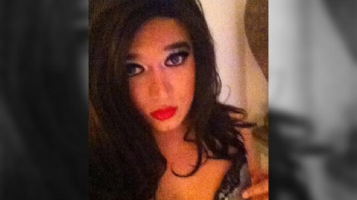 Buscaba sexo con hombres vistiéndose de mujer