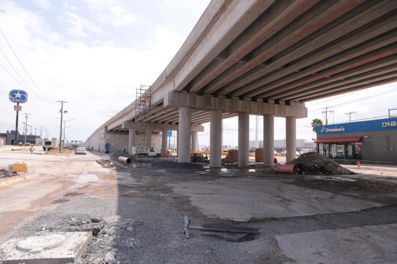 Avanza construcción del puente vehicular por calzada de los Héroes y Eva Samano
