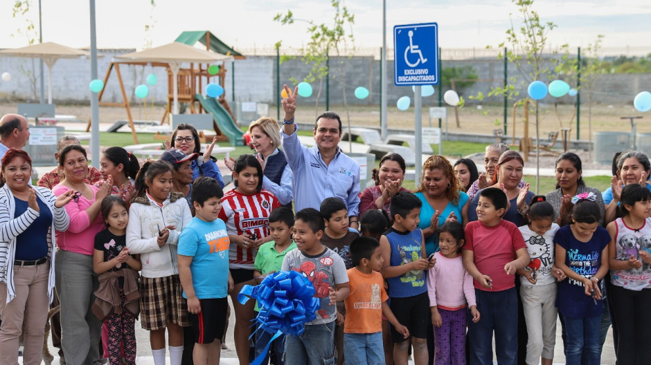 Cumple alcalde construcción de plaza a vecinos de la Virreyes