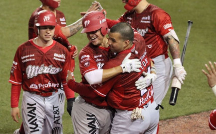 Jorge Cantú se convierte en el 1er mexicano en pegar 100 HR en Grandes Ligas y LMB