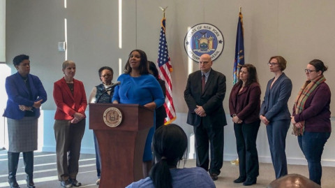 NY irá en contra de declaratoria de emergencia de Trump