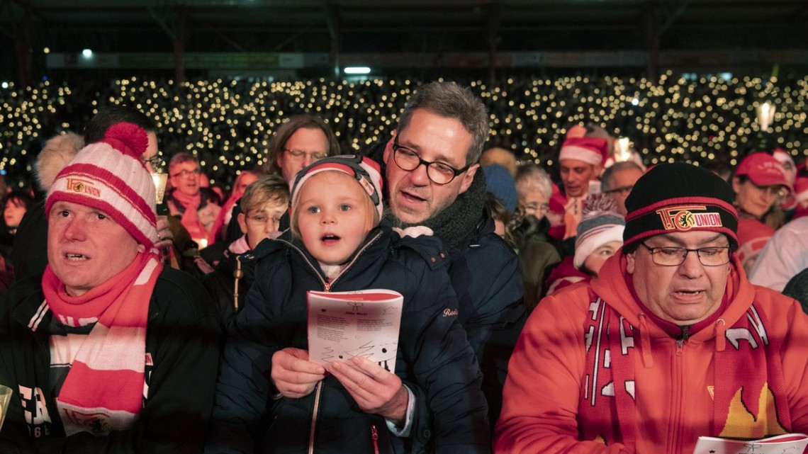 La tradición de cantar villancicos en el estadio de Unión Berlín