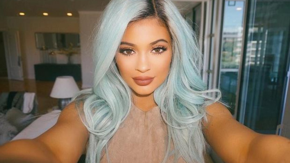 Por nuevo "look", critican a Danna Paola