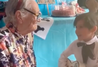Niño le canta a su bisabuela ‘Recuérdame’ de Coco 