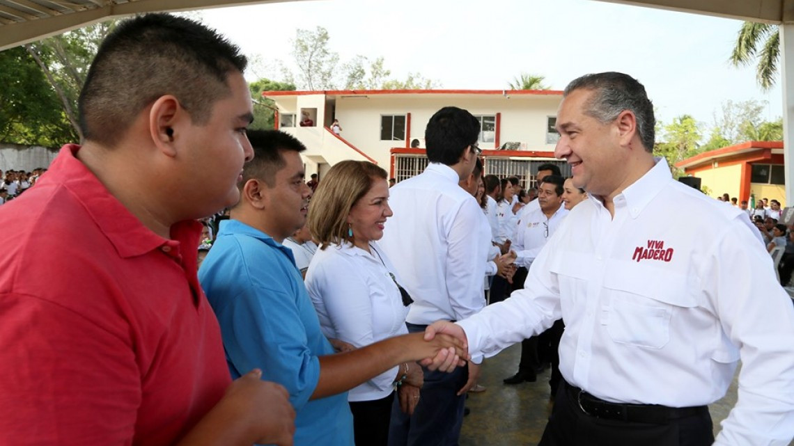 Entrega Ayuntamiento paquetes de útiles escolares