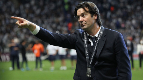 Afición del América tira ‘hate’ a Solari por andar de ‘fino’