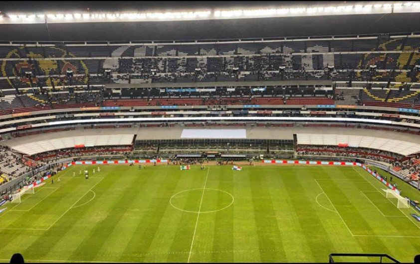 Retiran a 30 aficionados del Estadio Azteca tras grito homofóbico