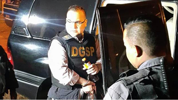 Javier Duarte  llega a base militar para su extradición a México