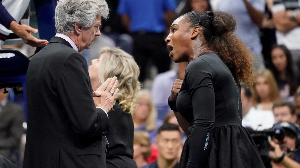 Serena Williams es multada por comportamiento