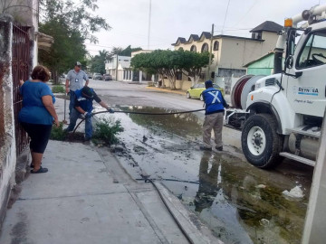 Comapa trabaja con equipo vactor
