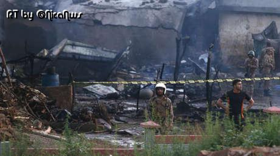 Al menos 17 muertos tras estrellarse un avión militar ligero en Pakistán