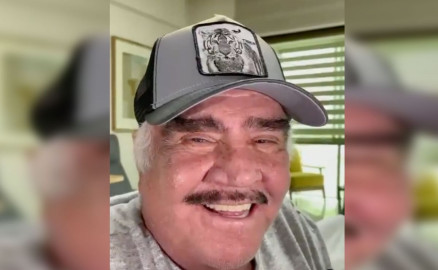 Reaparece Vicente Fernández tras ser hospitalizado
