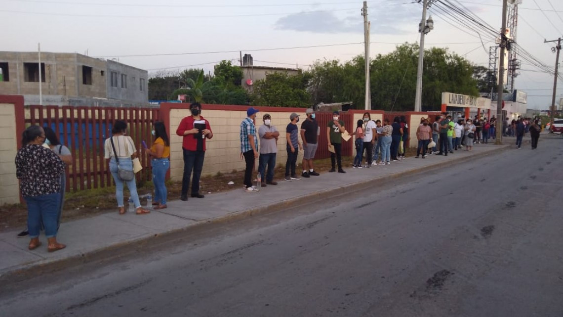 Se supera expectativa, jóvenes abarrotan módulos de vacunación en Matamoros