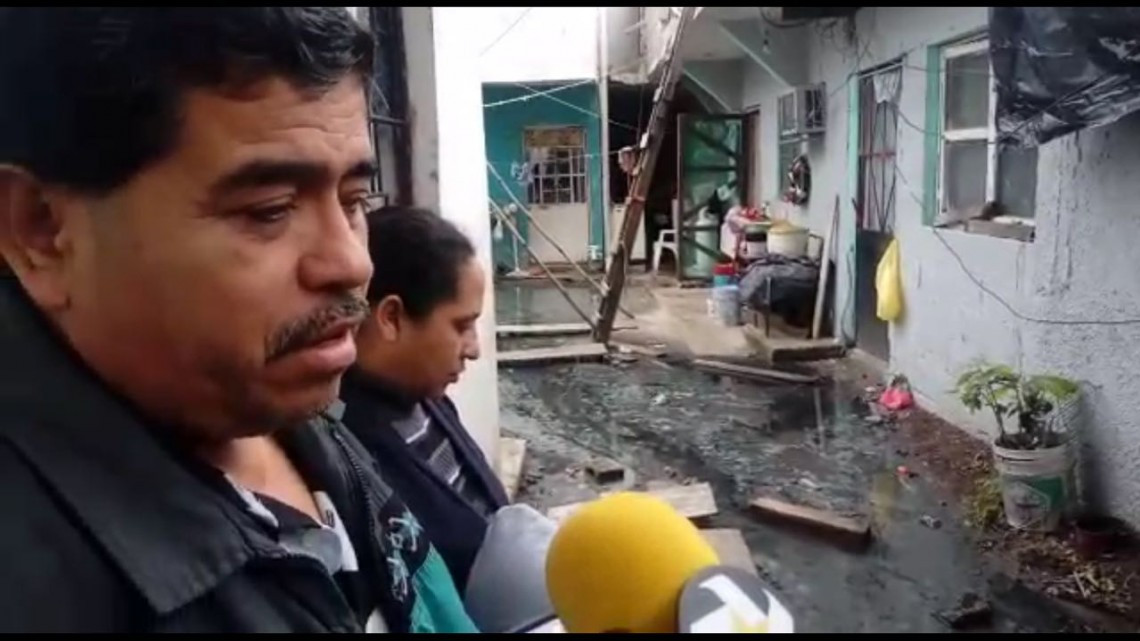 Llevan dos semanas viviendo entre fétidas aguas negras