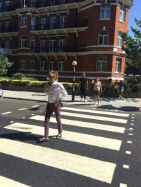 Paul McCartney vuelve a cruzar Abbey Road 49 años después