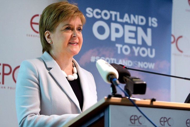 Escocia decreta un mes de confinamiento total tras dispararse los casos de Covid-19