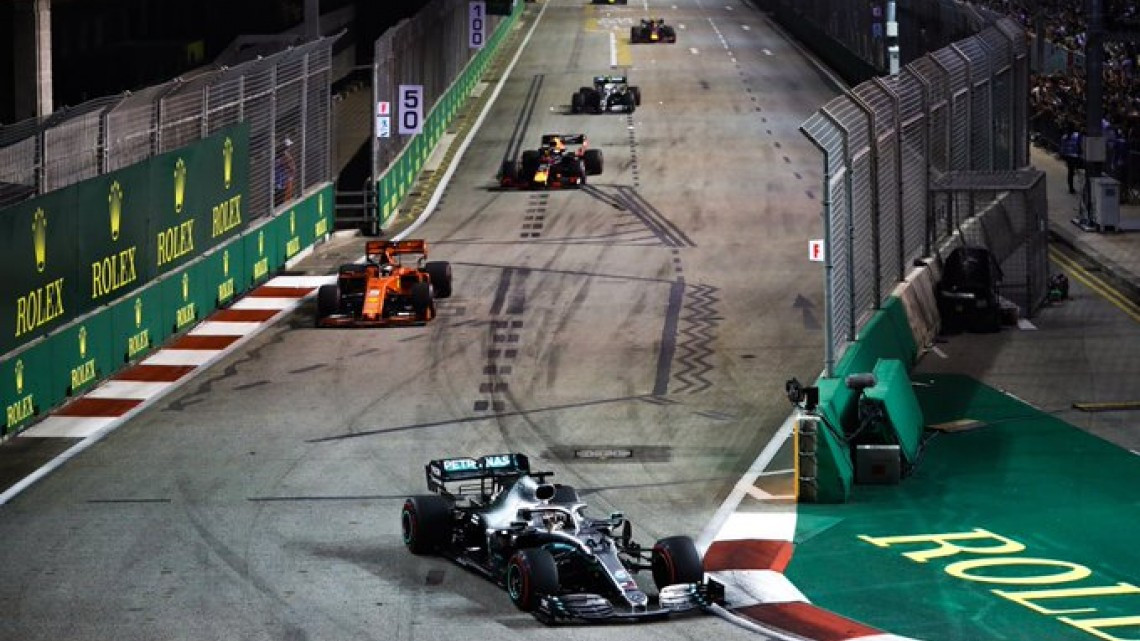 Sebastian Vettel se lleva el GP de Singapur, Checo Pérez termina en la décimo novena posición 