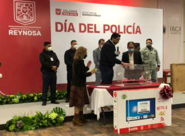 Reconocen  y celebran a Policías