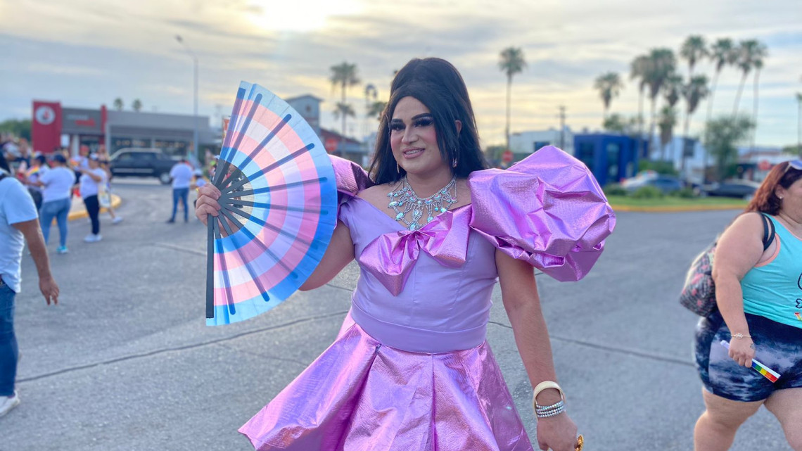 Pintan las calles de arcoíris 