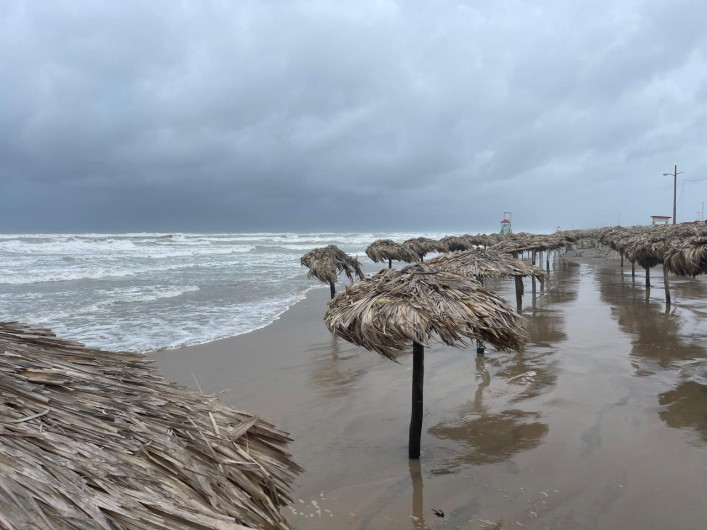 Cierran Playa Bagdad a visitantes por peligro que representa Tormenta Tropical “Alberto”