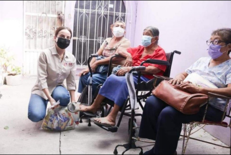 Apoyo DIF Reynosa a adultos mayores de la Col. Campestre 