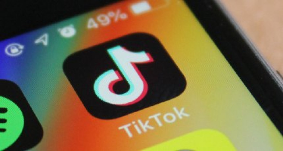 India prohíbe la red social TikTok por difundir pornografía  