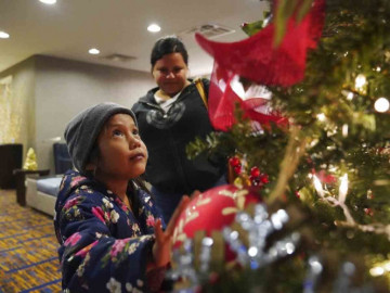 Permiten entrada a niña migrante enferma en Brownsville