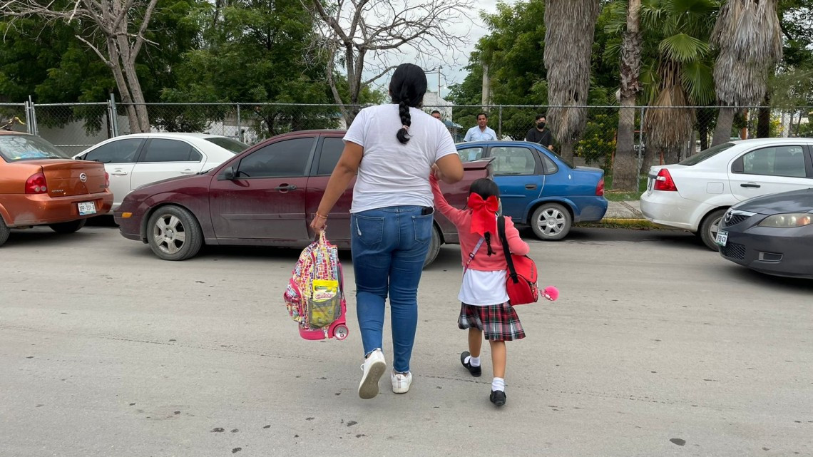 Evacuan a alumnos de primaria por ingreso de hombre armado 