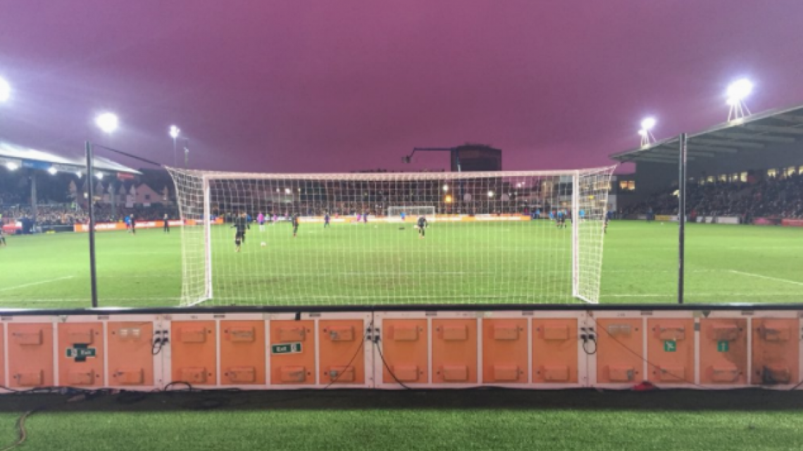 Cielo se vuelve morado durante partido