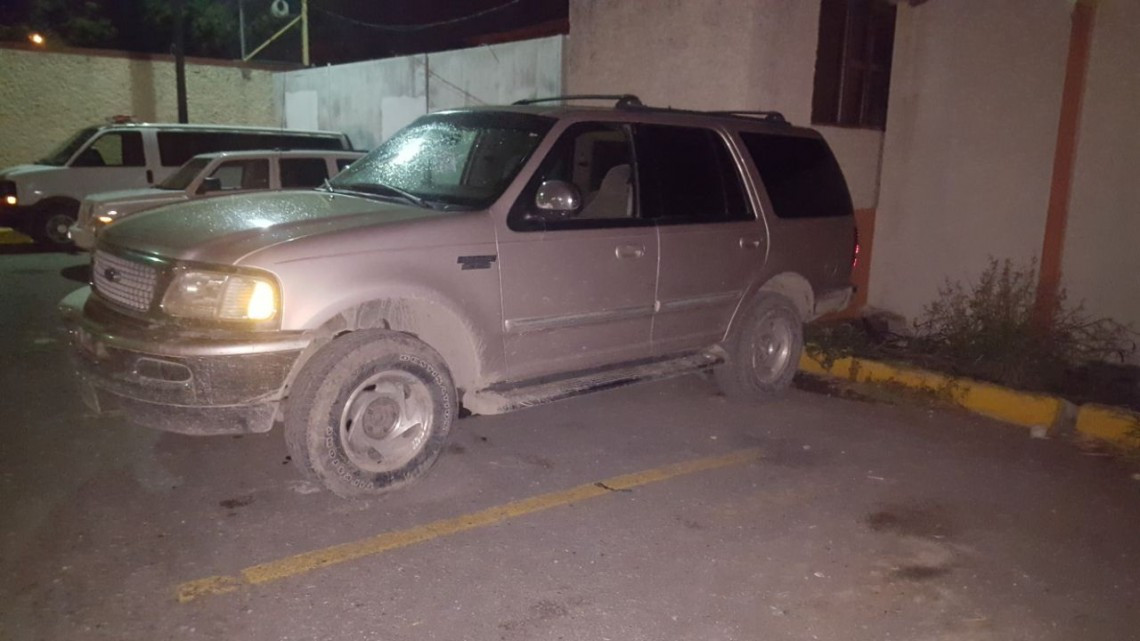 Intenta sobornar a policías y lo detienen