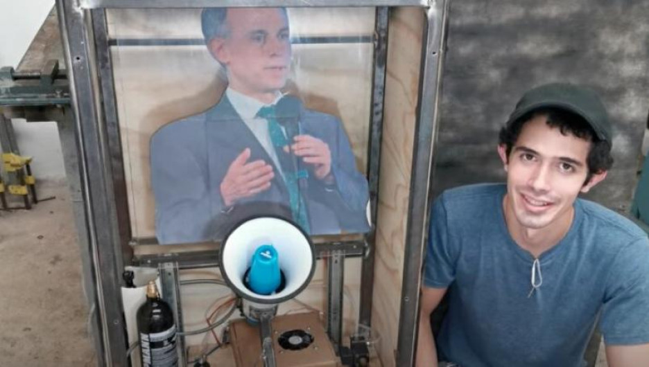 Youtuber crea “Caja de los sustos” con imagen de López-Gatell 