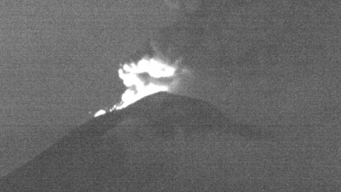 Popocatépetl incrementa actividad, lanza material incandescente
