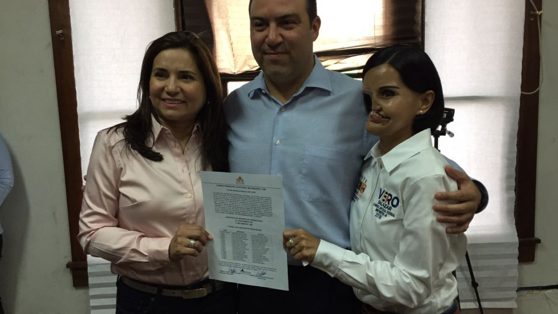 Recibe Carlos García constancia como candidato a la alcaldía de Matamoros 