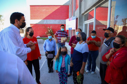 Recorre el Alcalde Carlos Peña Ortiz instalaciones de la escuela de nueva creación en Colonia Villa Florida 