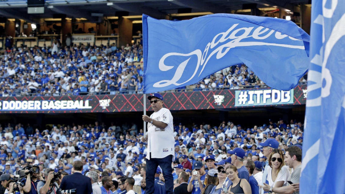 Sólido pitcheo de Kershaw da victoria a Dodgers