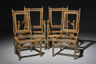 Sillas sin asiento son subastadas en 31 millones de pesos