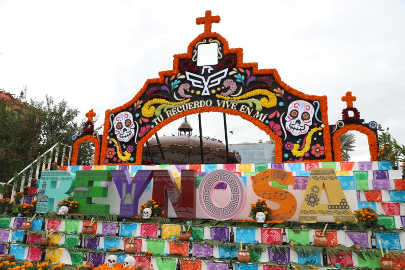 Invita Gobierno de Reynosa a visitar Monumental Altar de Día de Muertos 