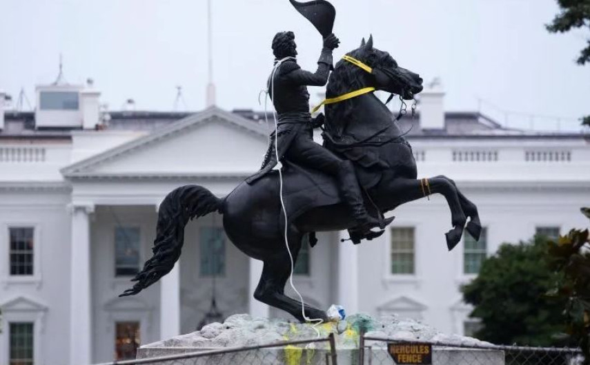 Trump amenaza con encarcelar 10 años a quien dañe monumentos