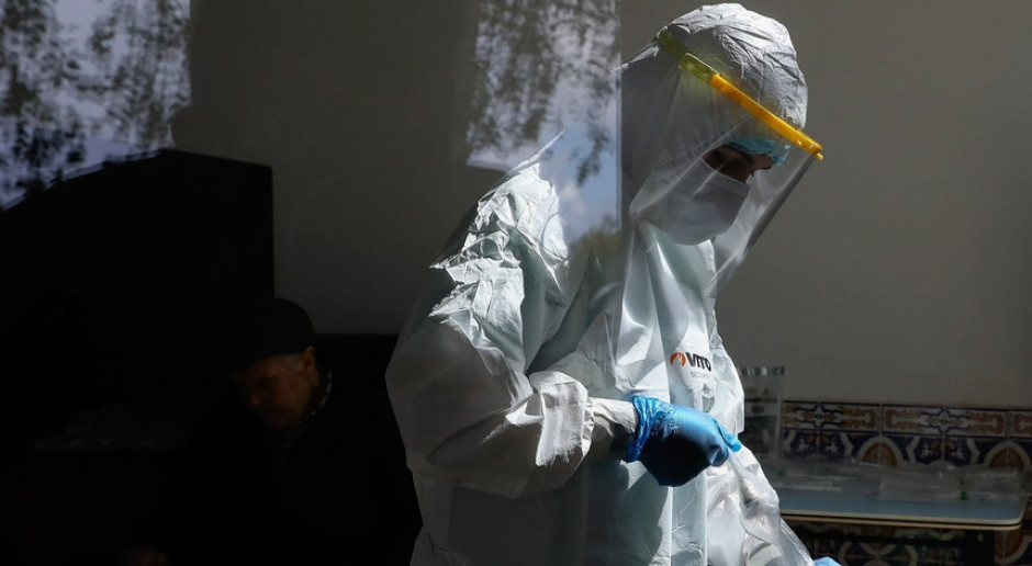 Muertes por COVID-19 en el mundo supera las 966 mil 