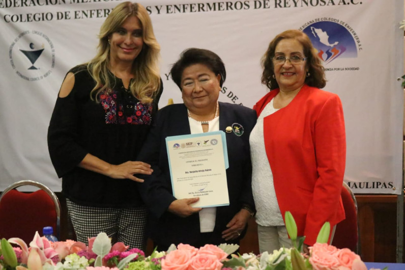 Recibe Maki Ortiz reconocimiento de la Federación Mexicana de Colegios de Enfermería