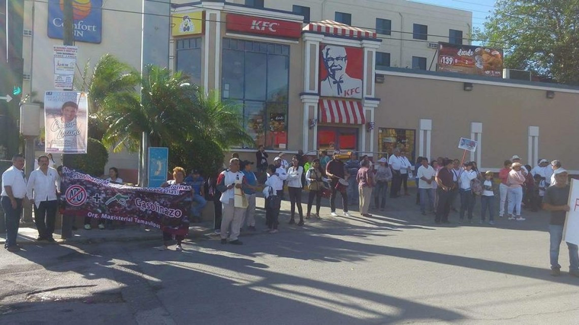 Salen a la calle para mostrar su rechazo al gasolinazo