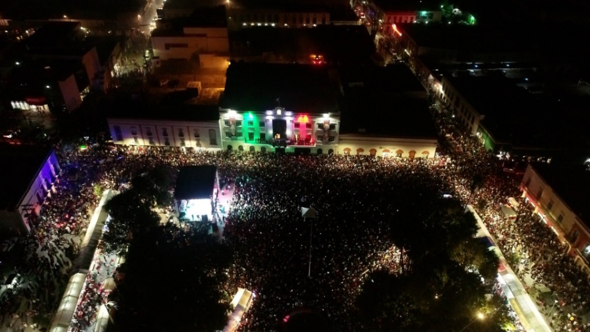 Alcalde Mario López da el Grito de Independencia