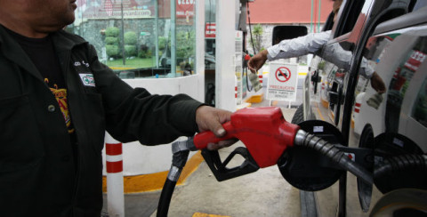 Diésel y Magna descenderán un centavo en su precio 