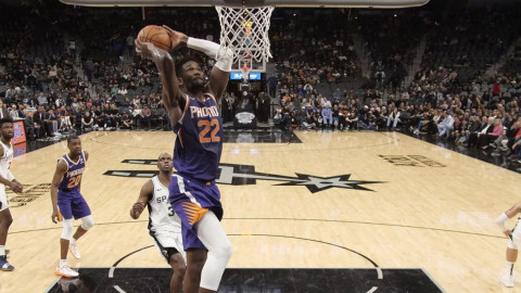 Spurs se aprovecha de un débil Suns y triunfa por 111-86