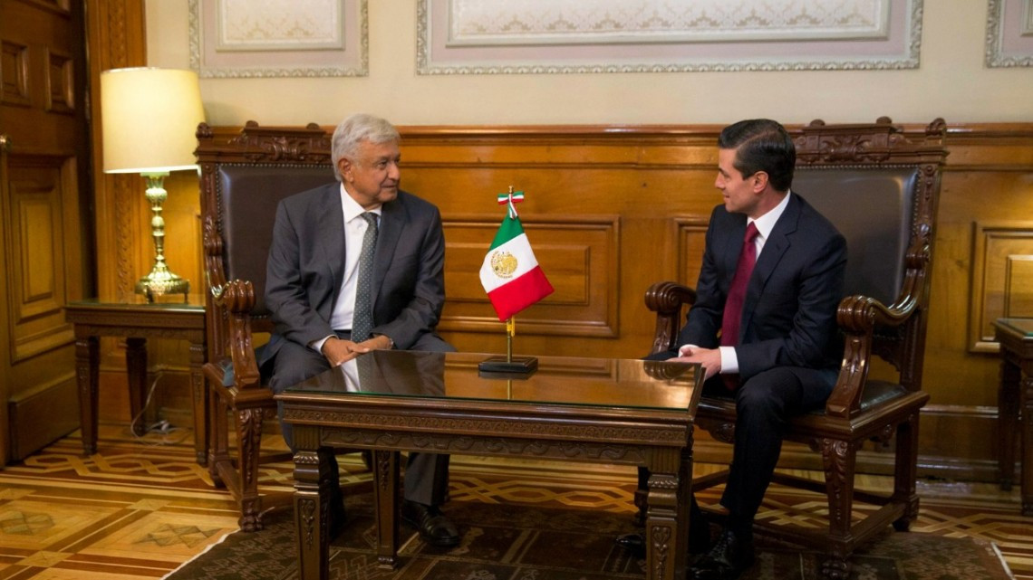 AMLO se reúne con EPN en Palacio Nacional