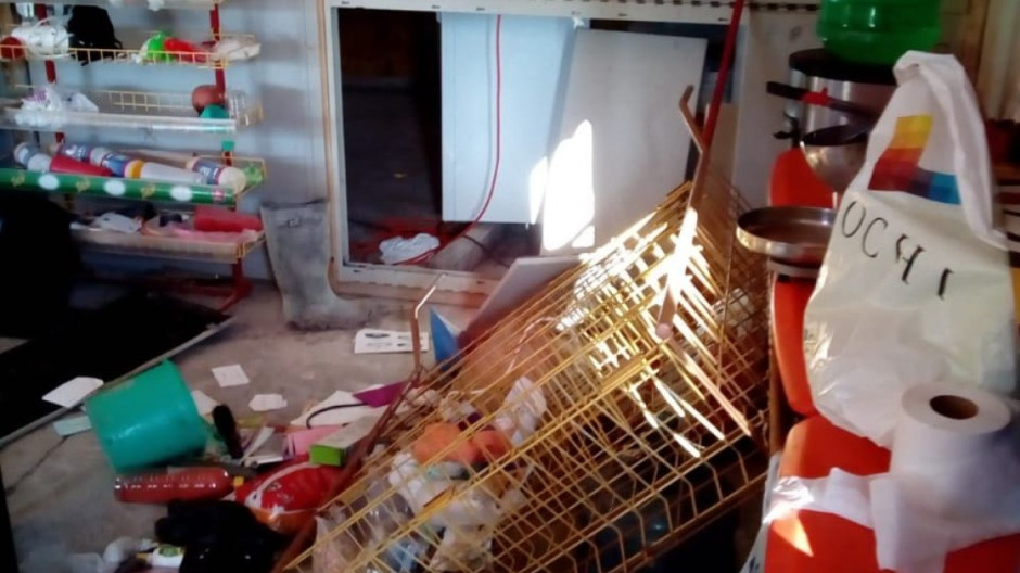 Pegan ladrones a otra escuela