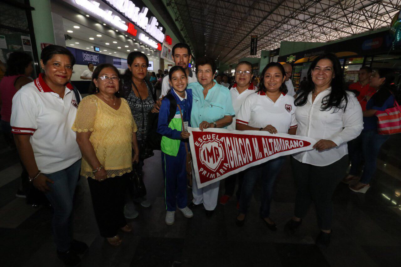 Recibe Alcaldesa a ganadores de Olimpiada del Conocimiento