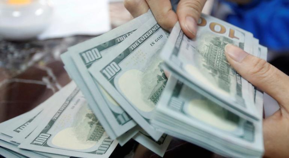 Dólar supera los 19 pesos en ventanilla bancarias