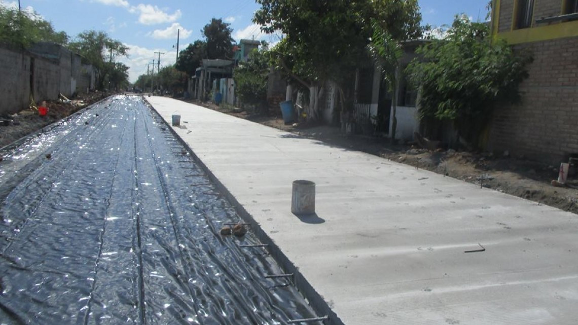 Realizan trabajos de pavimentación hidráulica