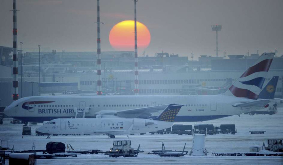 Nuevas cancelaciones en aeropuerto de Bruselas por intensa nevada